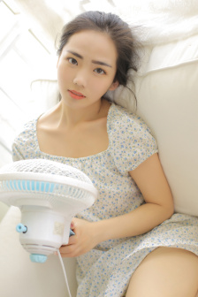 他忍不住挺H